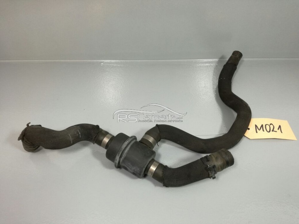 Kühlmittelschlauch / Wasserschlauch mit Kühlmittelregler Audi S4 B6 / B7/ 8E0121030A